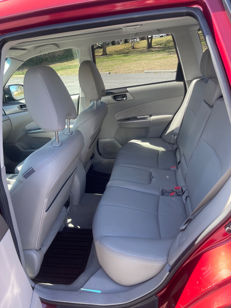 2010 Subaru Forester X Limited photo 21