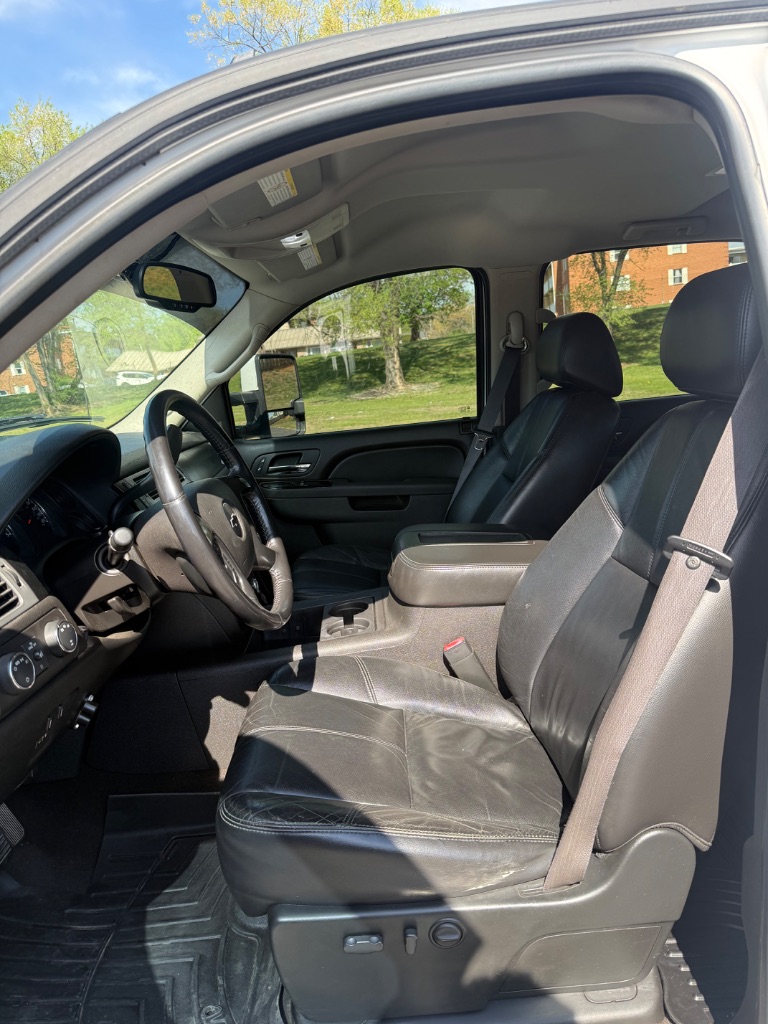 2010 Chevrolet Silverado 2500HD LTZ - Photo 10