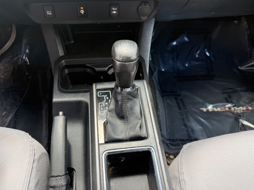 2017 Toyota Tacoma TRD Sport - Photo 18