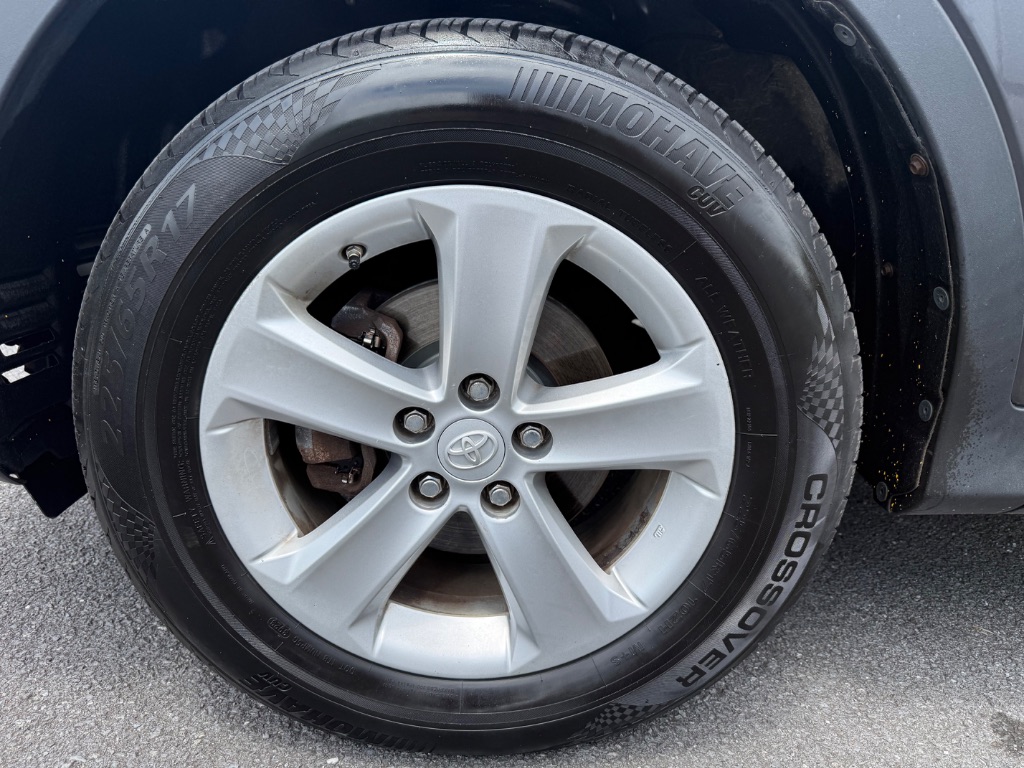 2013 Toyota RAV4 XLE - Photo 9